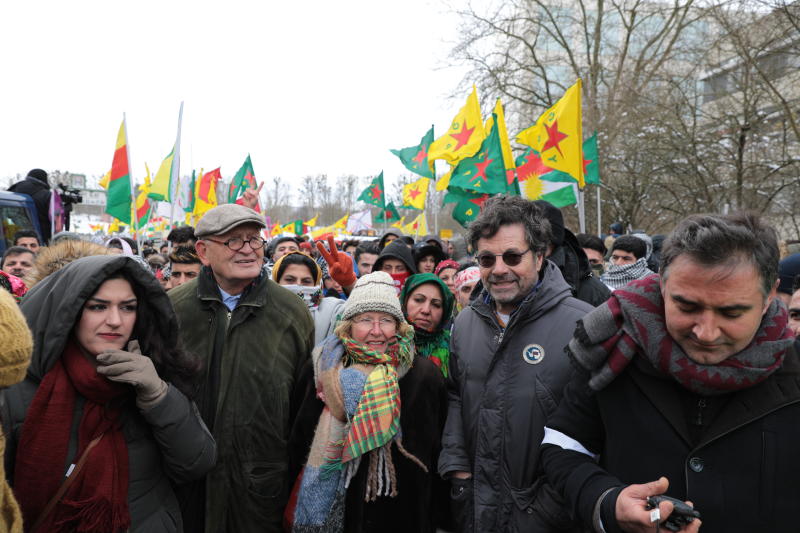 Ex-OB Herbert Schmalstieg und Linken-MdB Diether Dehm an der Seite der Kurden in Hannover
